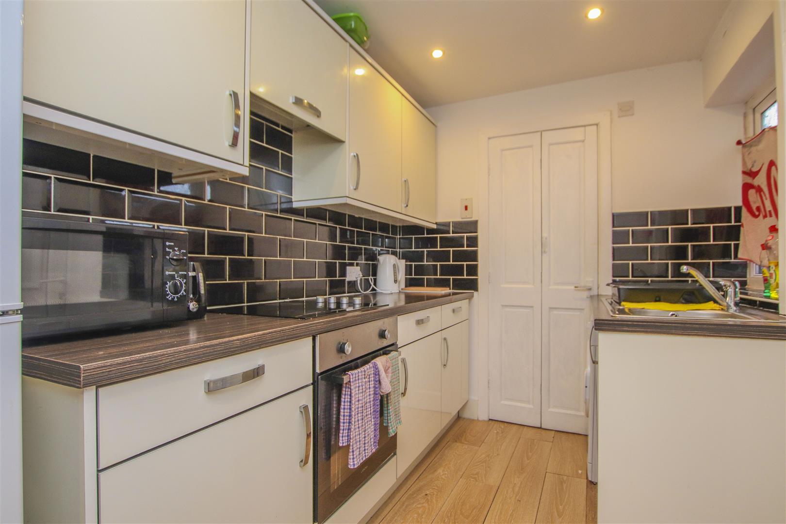 5 Bed Terraced House For Sale - Main Image